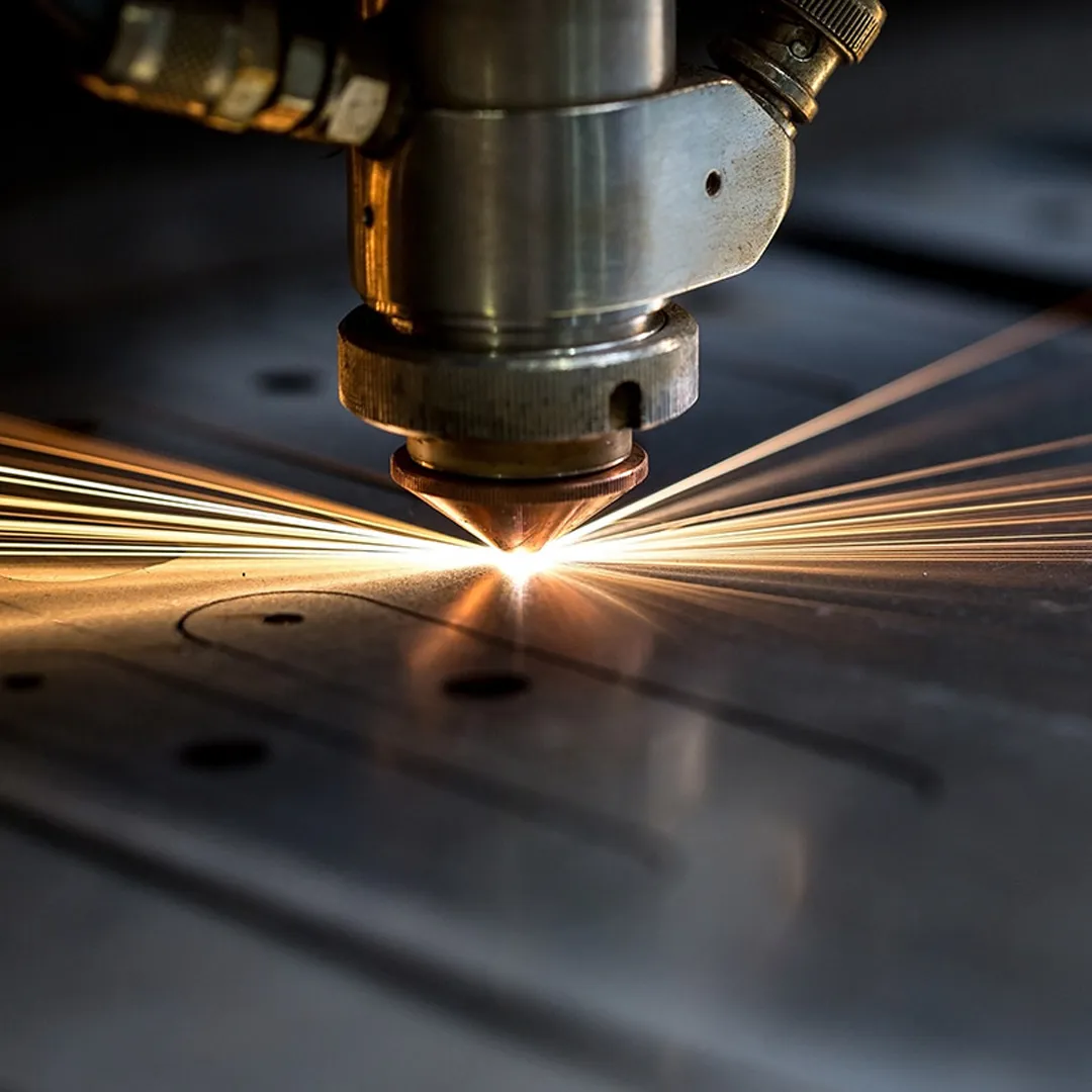 Kuzey Safak Lazer CNC lazer kesim makinesi ile hassas metal kesim islemi